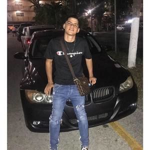 Meet your Posher, Carlos adrian